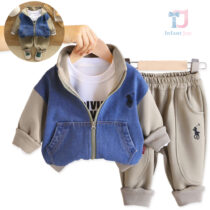 3-częściowy komplet sportowy składający się z bluzy z wysokim kołnierzem, jeansów, bluzki i spodni z haftem Denim Voyage Grey