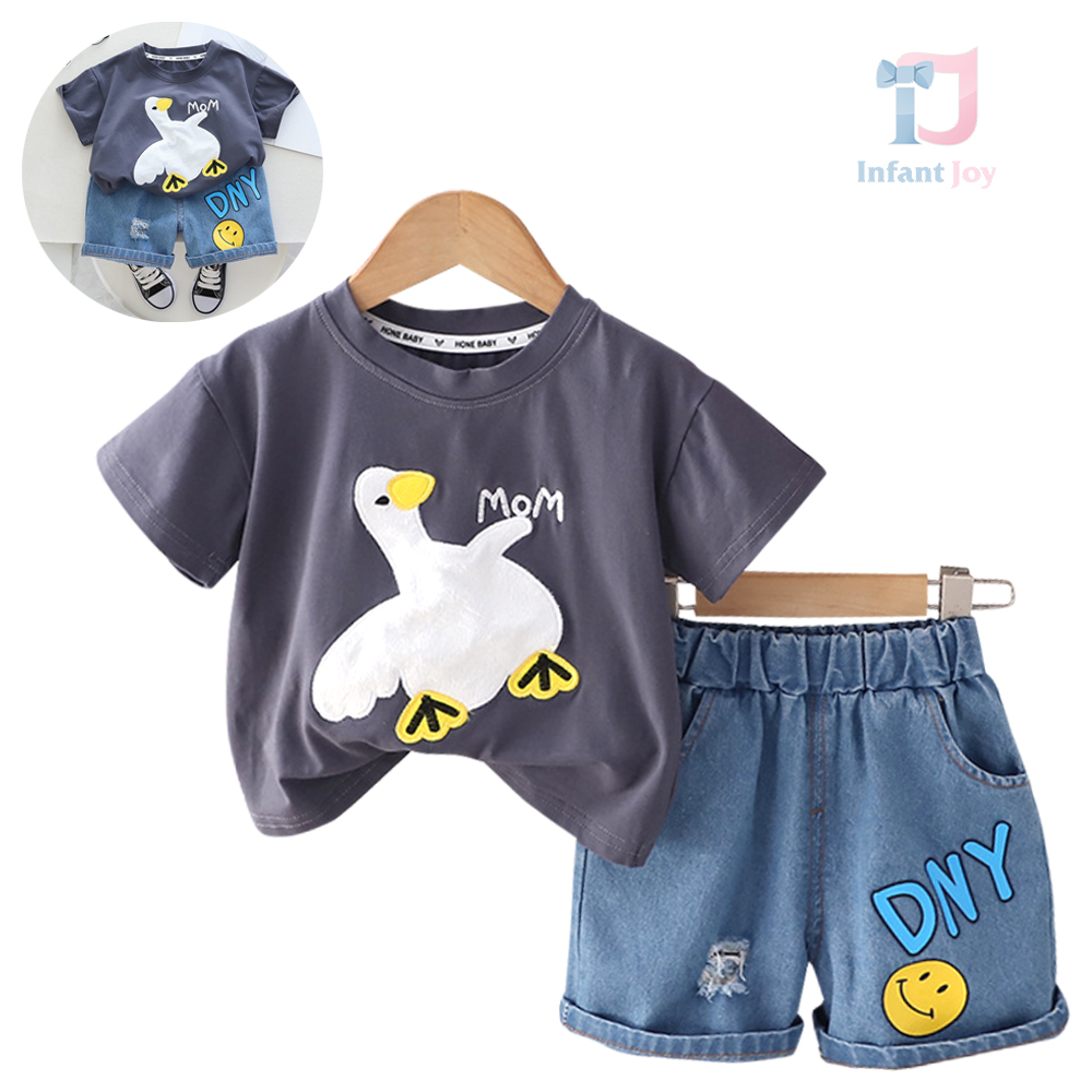 2-piece set with distressed areas and embossed print Look Mom