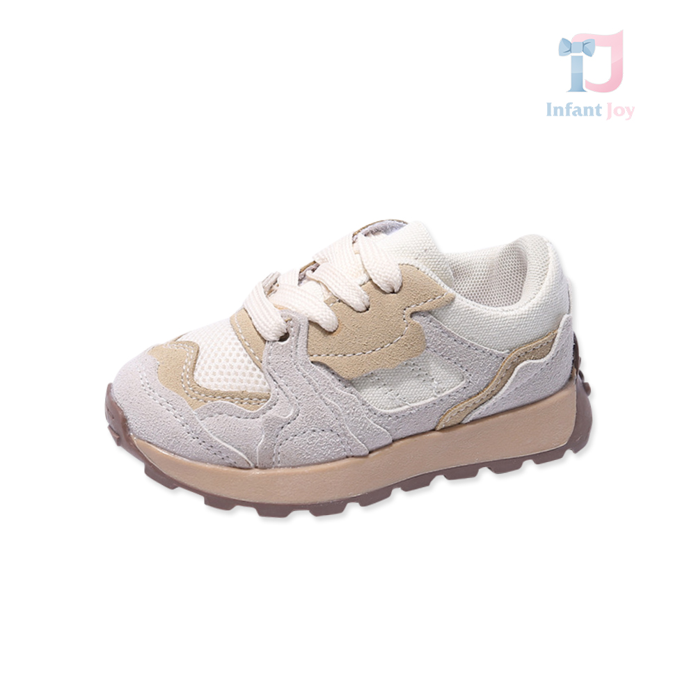 Sports shoes made of faux suede with added laces and breathable membrane TrekX White&Beige
