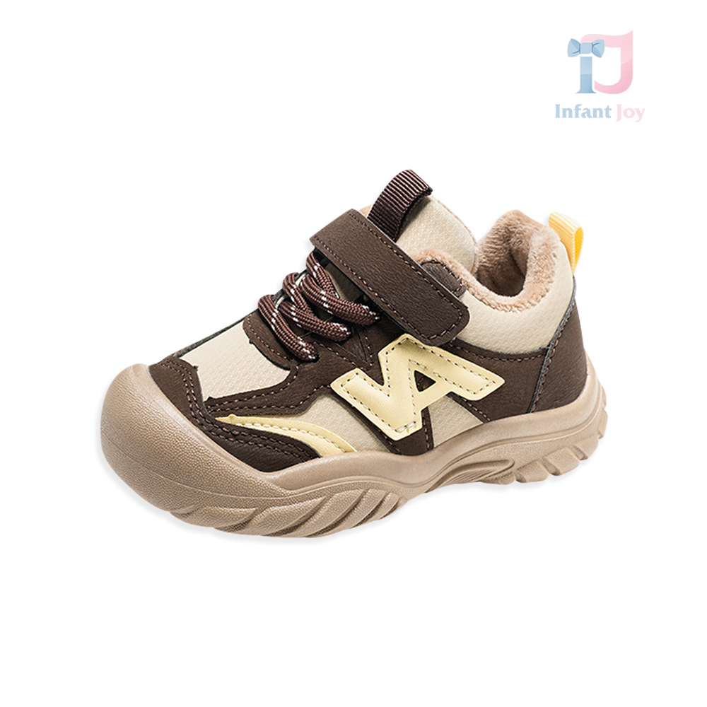 Sports shoes with fluffy lining, reinforced toe cap, laces and velcro fastening FrostNova